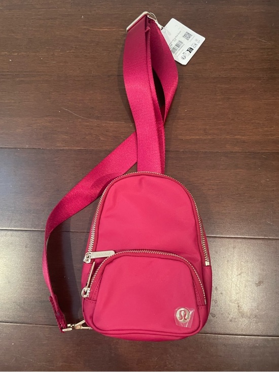 lululemon athletica Handbags - Lululemon everywhere sling bag small 2L berry rumble nwt